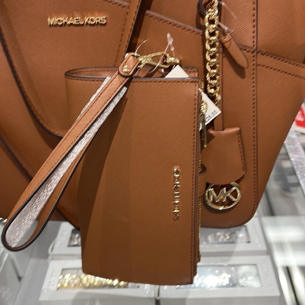 MICHAEL KORS LARGE DOUBLE ZIP WRISTLET WALLET PHONE CASE CLUTCH 
Luggage - Picture 4 of 16